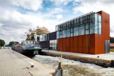 Bâtiment de contrôle pour écluse et ponts